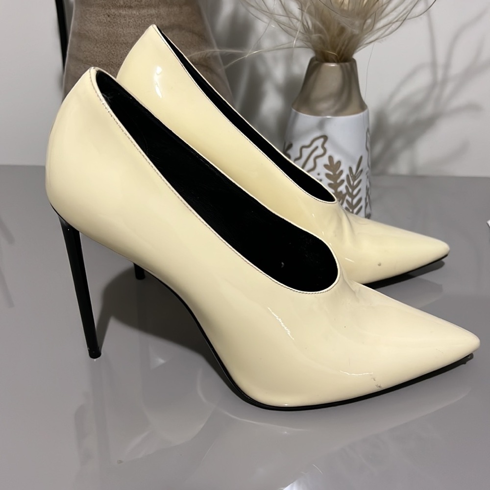 Heels - Picture 2 of 3